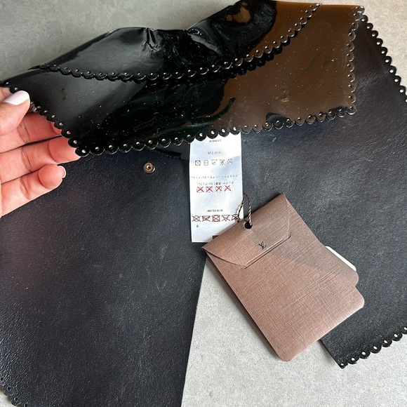 Authentic LV Patent leather collar - Picture 5 of 5